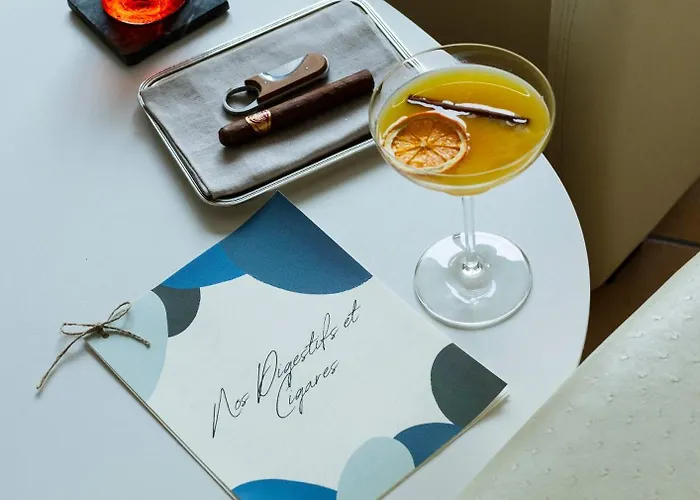 מלון Hotel-restaurant Le Senechal 4*