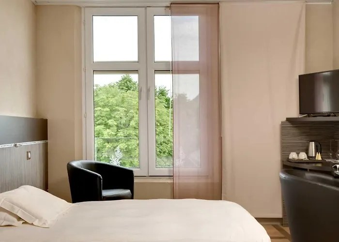 Hotel-restaurant Le Senechal מלון Sauveterre-de-Rouergue